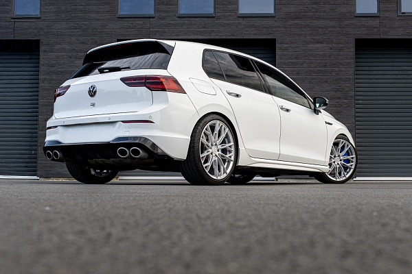 Фото дисков Bola FLS Сатиновый лак на Volkswagen Golf VIII