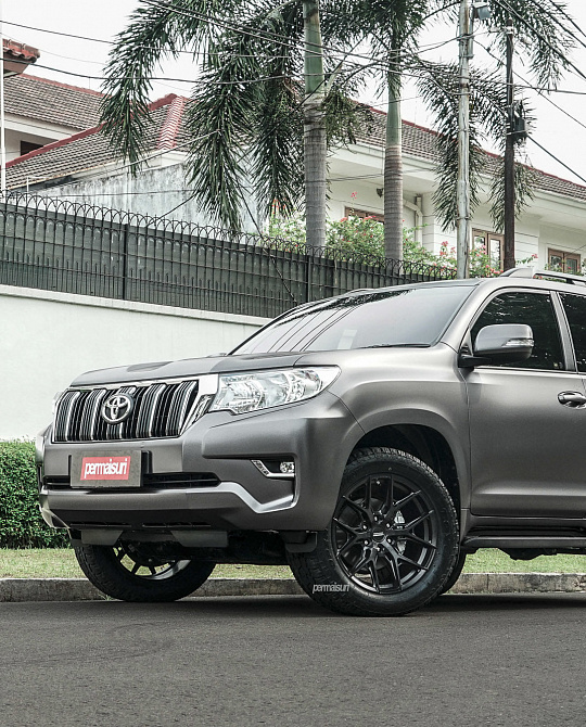 Фото дисков HF6-4 Черный сатин на Toyota Land Cruiser Prado 150