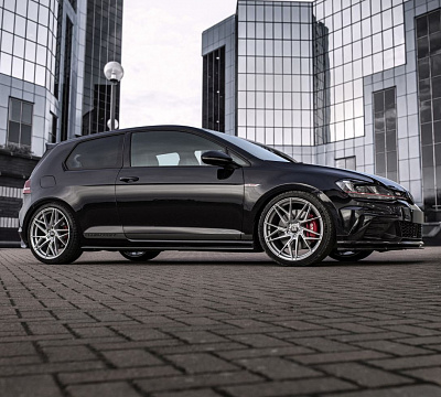 Фото дисков Bola FLR на Volkswagen Golf VII