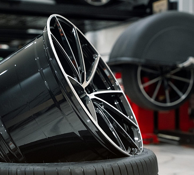 Фото дисков Anrky AN18 на Ferrari Roma