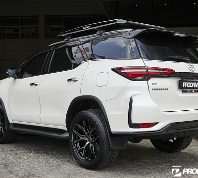Фото дисков Vossen HF6-4 на Toyota Fortuner II