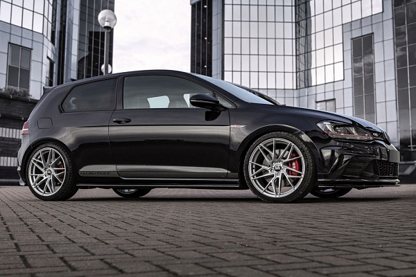 Фото дисков Bola FLR Сатиновый лак на Volkswagen Golf VII