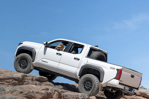 Фото дисков Black Rhino STADIUM Черный матовый на  Toyota Tacoma IV