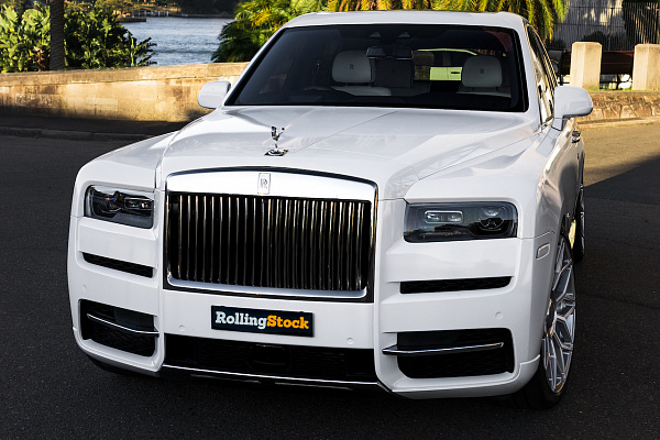 Фото дисков Strasse Wheels SV20M Deep Concave Duoblock RR Сатиновый тонированный лак на Rolls-Royce Cullinan