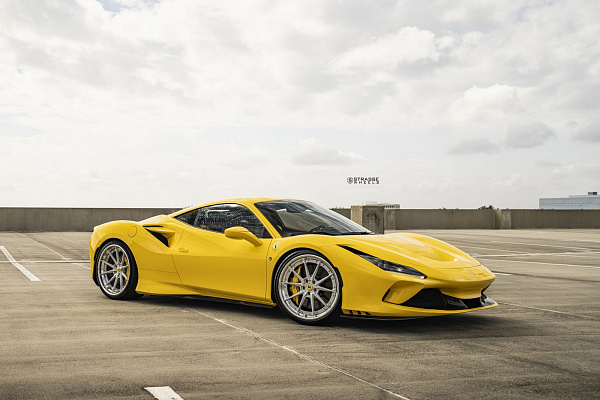 Фото дисков Strasse Wheels SV10 Deep Concave FS Глянцевый лак на Ferrari F8