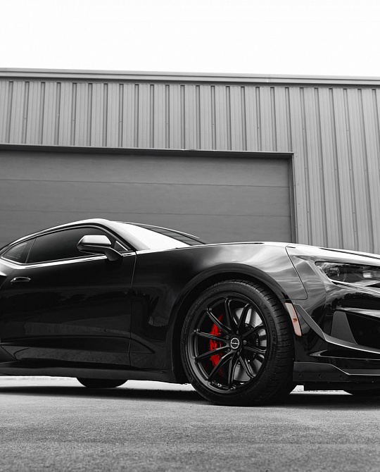 Фото дисков R11-RS Черный сатин на Chevrolet Camaro VI