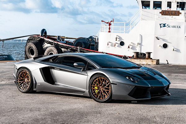 Фото дисков Strasse Wheels SV10M Track Сатиновая бронза на Lamborghini Aventador