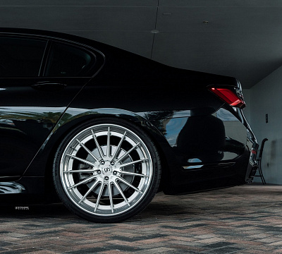 Фото дисков Strasse Wheels SV15 Deep Concave FS на BMW 7 (G11/G12)