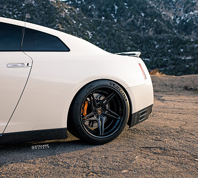 Фото дисков Strasse Wheels SV2T Deep Concave FS на Nissan GT-R