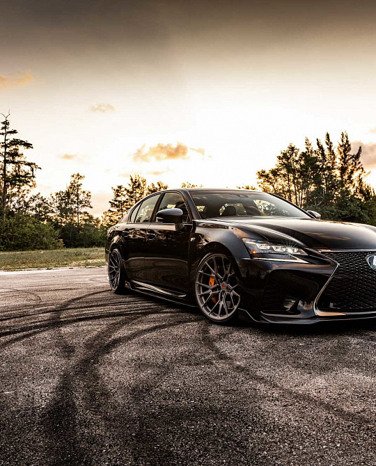 Фото дисков M-X3 Глянцевый темный лак на Lexus GS IV