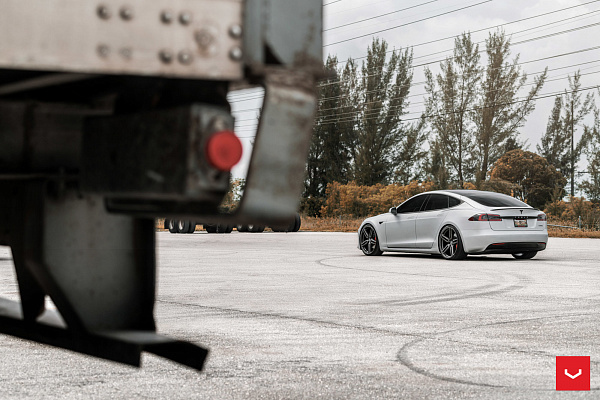 Фото дисков Vossen HF-1 Сатиновый графит на Tesla Model S