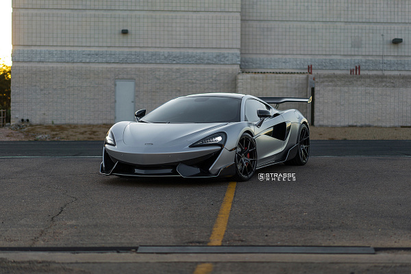 Фото дисков Strasse Wheels SM5R Deep Concave Monoblock Черный глянец на McLaren 570S