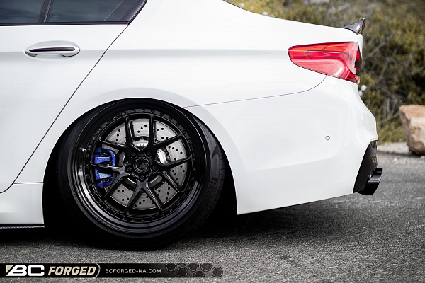 Фото дисков BC Forged LE52 // MLE52 Черный глянец на BMW 5/M5 (G30/F90)