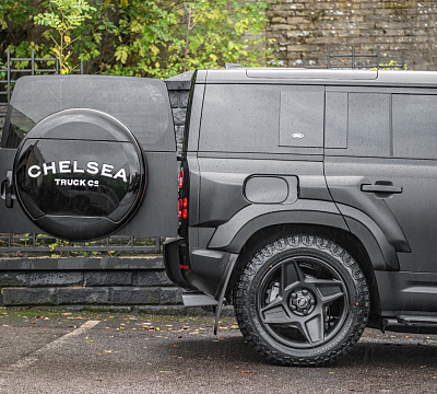 Фото дисков Kahn Mondial Heavy Duty RS на Land Rover Defender II
