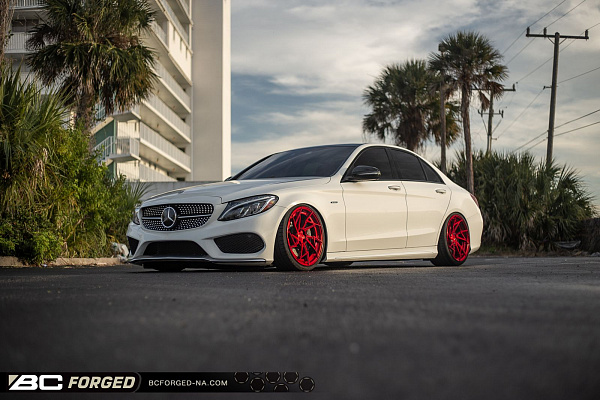 Фото дисков BC Forged HCA222 Красный глянец на Mercedes-Benz C-Class (W205)