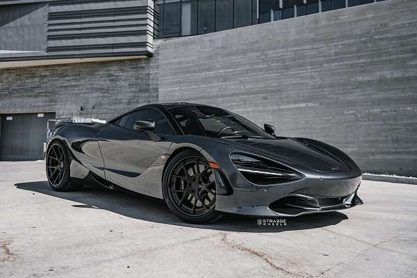 Фото дисков Strasse Wheels SM5R Deep Concave FS Черный сатин на McLaren 720S