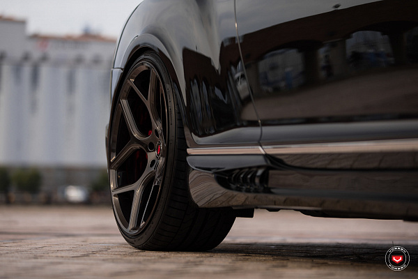 Фото дисков Vossen CG-205 Черный глянец на Bentley Continental GT II