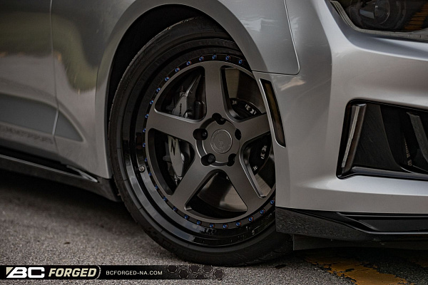 Фото дисков BC Forged LE05 // MLE05 Матовый графит на Chevrolet Camaro VI