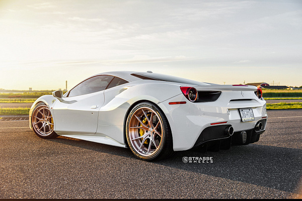 Фото дисков Strasse Wheels SM5R Deep Concave FS Сатиновая темная медь на Ferrari 488