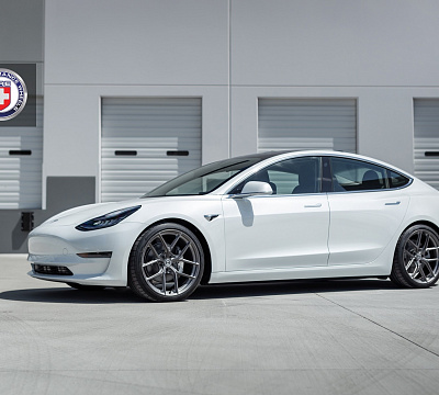 Фото дисков HRE P101SC на Tesla Model 3
