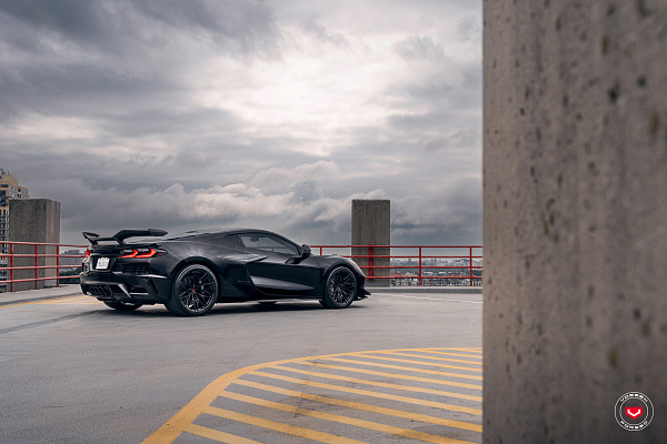 Фото дисков Vossen S21-02 Черный глянец на Chevrolet Corvette C8