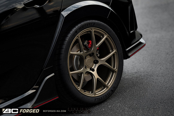 Фото дисков BC Forged RZ05 Сатиновая бронза на Honda Civic Type R FL5