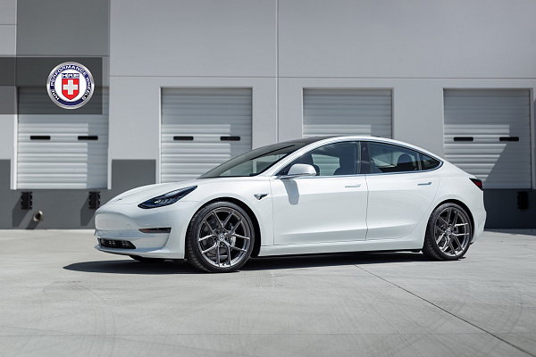 Фото дисков HRE P101SC Сатиновый темный лак на Tesla Model 3