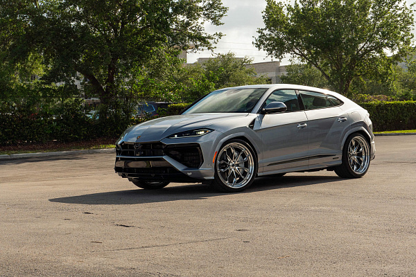 Фото дисков HRE S201H Полированный лак на Lamborghini Urus