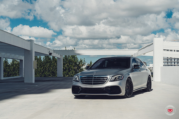 Фото дисков Vossen S17-04 Черный глянец на Mercedes-Benz S-Class (W222, C217)