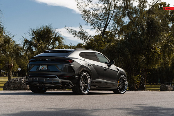 Фото дисков Anrky AN33 Сатиновый темный лак на Lamborghini Urus