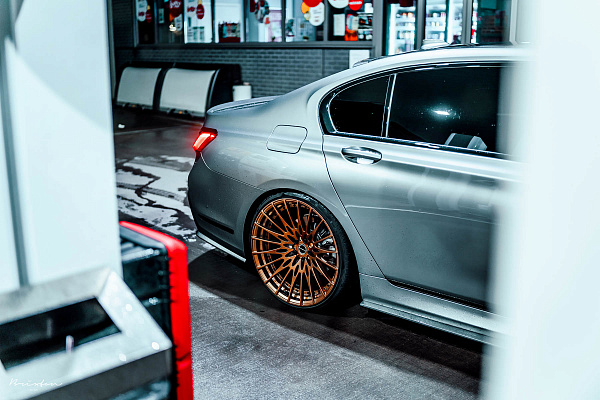 Фото дисков Brixton Forged HS1 Сатиновая медь на BMW 7 (G11/G12)