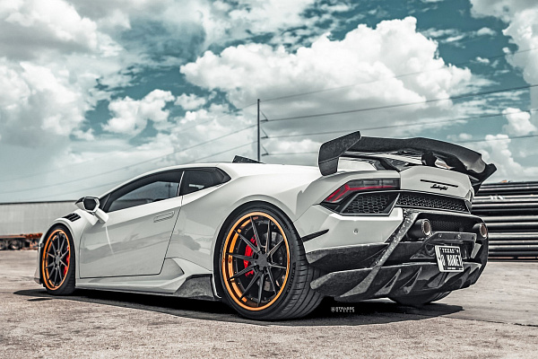 Фото дисков Strasse Wheels SV10 Deep Concave FS Другой цвет на Lamborghini Huracan