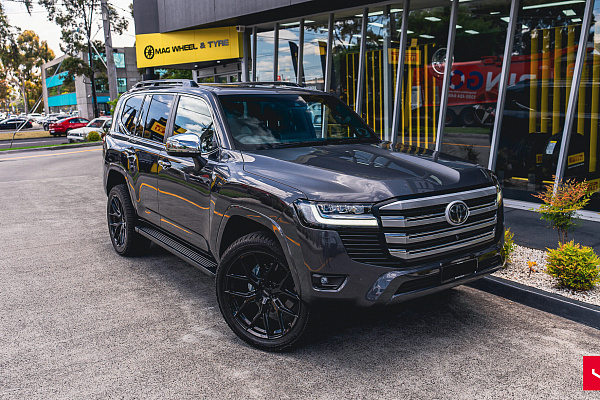 Фото дисков Vossen HF6-4 Черный глянец на Toyota Land Cruiser 300