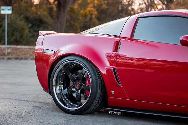 Фото дисков Strasse Wheels S5 Signature Черный глянец на Chevrolet Corvette C6