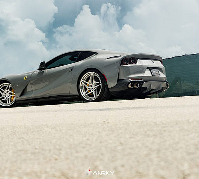 Фото дисков Anrky S3-X3 на Ferrari 812