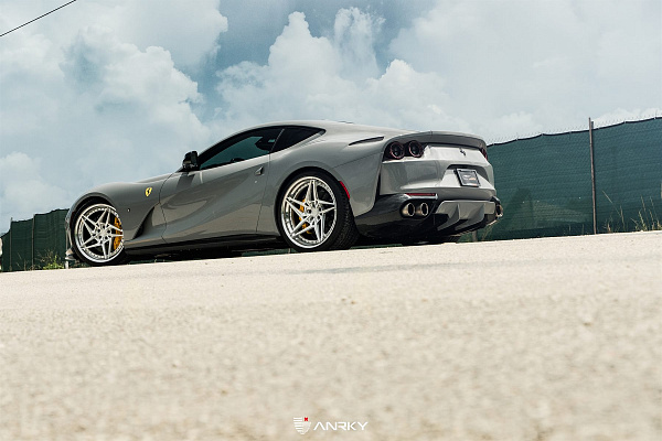 Фото дисков Anrky S3-X3 Глянцевый лак на Ferrari 812