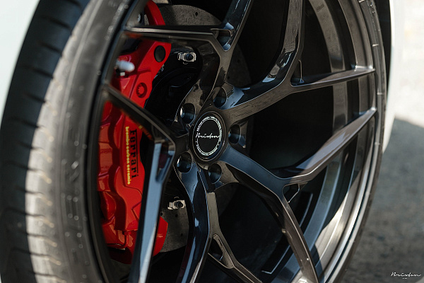 Фото дисков Brixton Forged PF5 Глянцевый темный лак на Ferrari 488