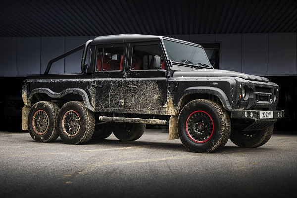 Фото дисков Kahn Huntsman 1945 Retro Classic Черный сатин на Land Rover Defender I