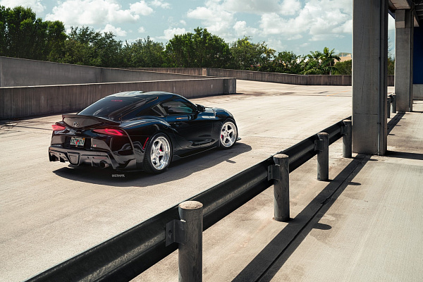 Фото дисков Strasse Wheels S5 Track Глянцевый лак на Toyota Supra A90
