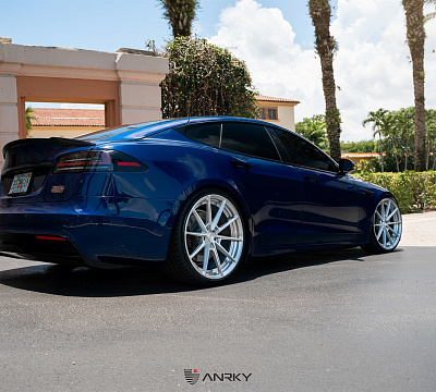 Фото дисков Anrky AN28 на Tesla Model S