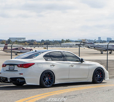 Фото дисков HRE FF01 на Infiniti Q50