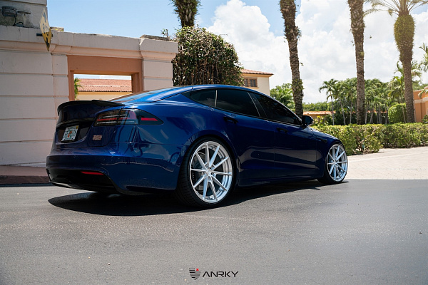 Фото дисков Anrky AN28 Глянцевый лак на Tesla Model S