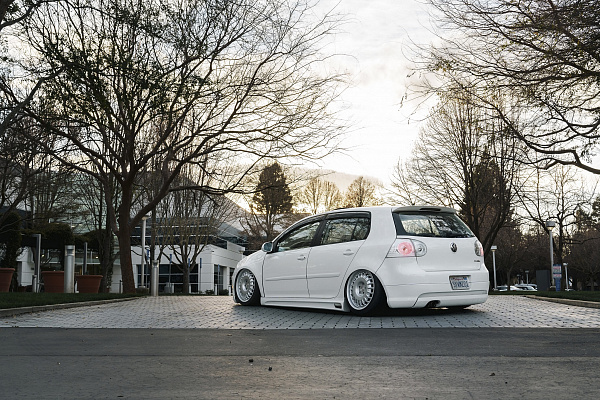 Фото дисков Rotiform PMF Серебро на Volkswagen Golf VII