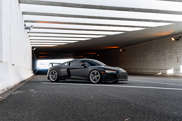 Фото дисков HRE 527 Глянцевый темный лак на Audi R8 (4S)