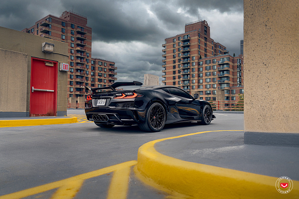 Фото дисков Vossen S21-02 Черный глянец на Chevrolet Corvette C8