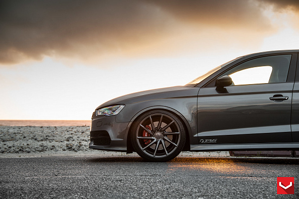 Фото дисков Vossen CVT Глянцевый графит на Audi A/S/RS 3 (8V)