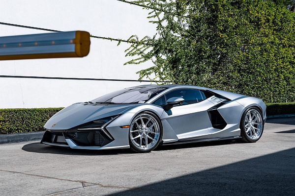 Фото дисков Anrky XR-301 Глянцевый лак на Lamborghini Revuelto