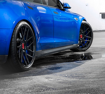 Фото дисков Strasse Wheels SM7T Deep Concave на Tesla Model S