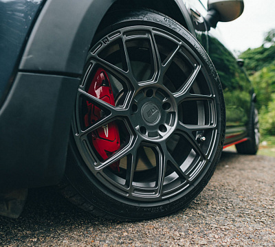 Фото дисков Motegi Racing MR147 CM7 на MINI Cooper III