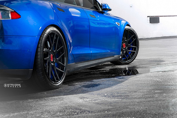 Фото дисков Strasse Wheels SM7T Deep Concave Черный матовый на Tesla Model S